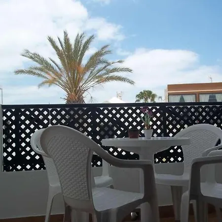 Puerto Del Carmen Sleeps 4 Pool Wifi Lejlighed