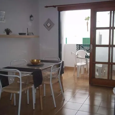 Puerto Del Carmen Sleeps 4 Pool Wifi Lejlighed *
